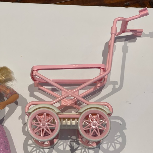 Walking Barbie & baby sister Krissy Doll with talking bassinet on Stroller - Picture 9 of 16